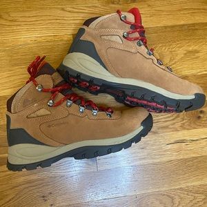 Columbia hiking boots - never worn